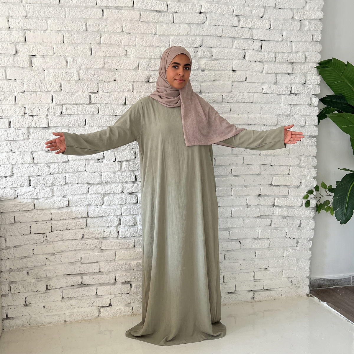 فستان بيزك طويل بأكمام طويلة