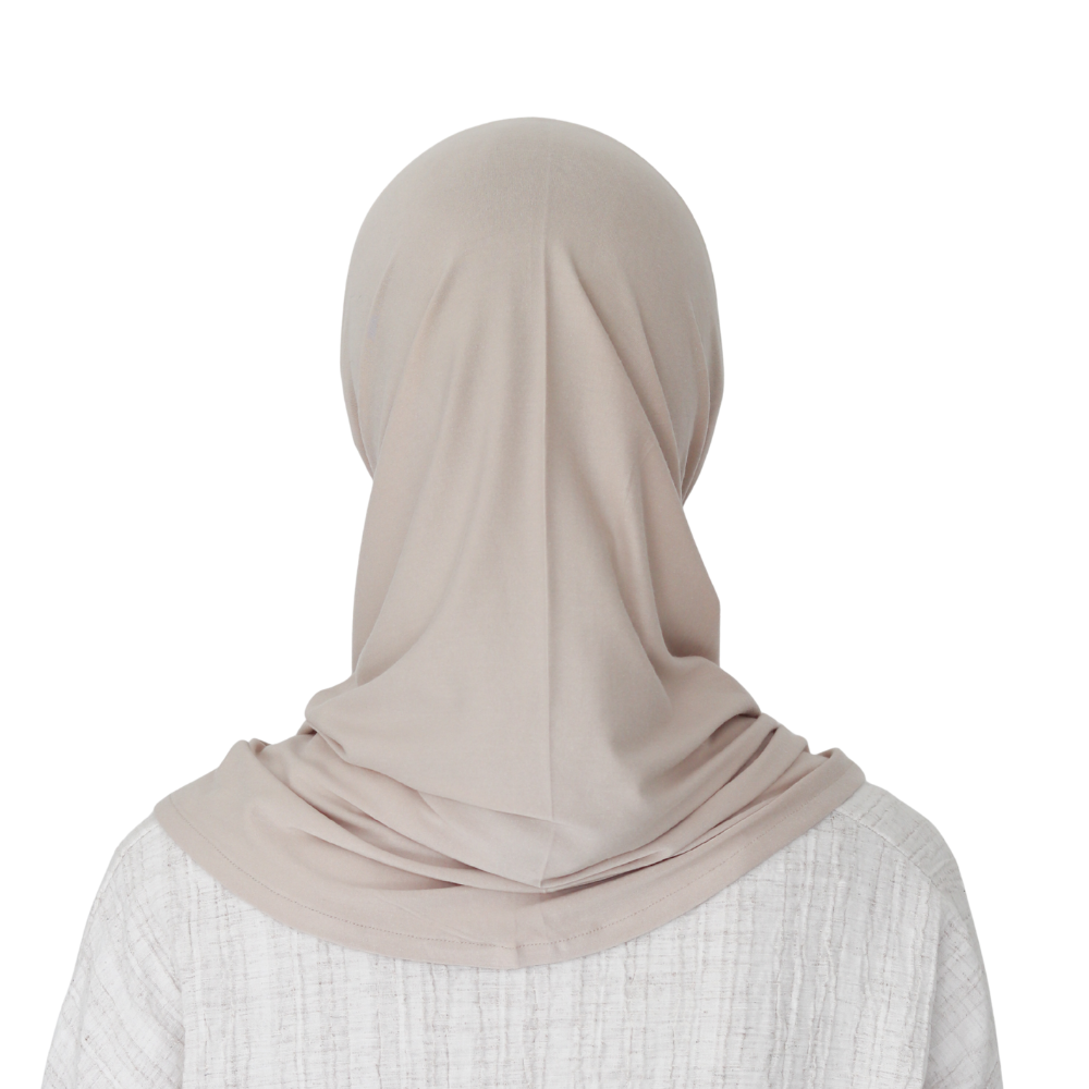 حجاب قطن قطعة واحدة لون بيج فاتح ALTOBEH - تغطية كاملة وثبات بدون دبابيس.