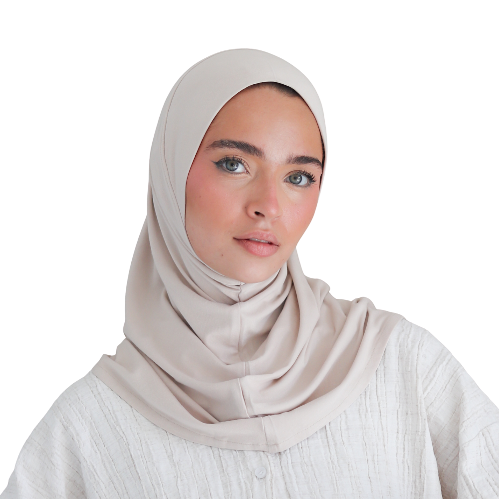 حجاب قطن قطعة واحدة لون بيج فاتح ALTOBEH - تغطية كاملة وثبات بدون دبابيس.