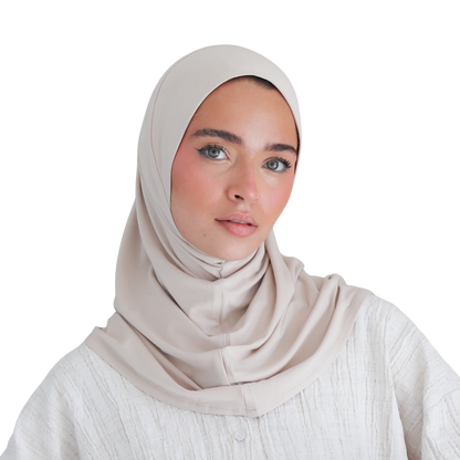 حجاب قطن قطعة واحدة لون بيج فاتح ALTOBEH - تغطية كاملة وثبات بدون دبابيس.