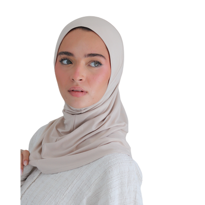 حجاب قطن قطعة واحدة لون بيج فاتح ALTOBEH - تغطية كاملة وثبات بدون دبابيس.