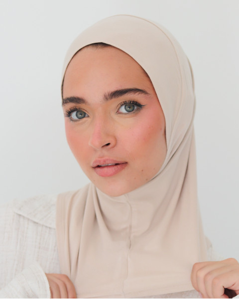 حجاب قطن قصير قطعة واحدة – لون بيج فاتح 