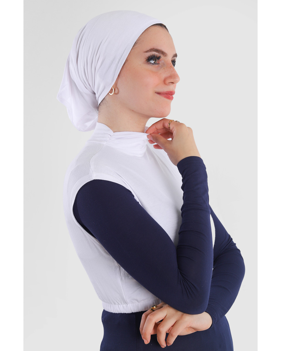 نصف بودي نسائي برقبة هالف كول بدون أكمام لون أبيض